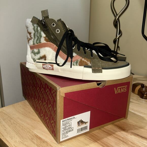 NEW VANS Sk8 HI Reissue Textile Faux Fur High Top 7.5 M 9 W 40 EU Skateboard - Picture 1 of 12